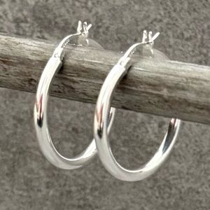 NWT 925 Silver 1 inch Hoop Earrings